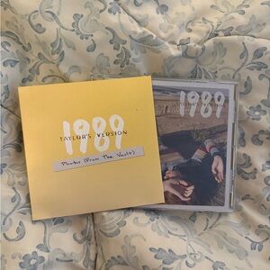 Taylor Swift Yellow 1989 (Taylor’s Version) CD with Polaroids
